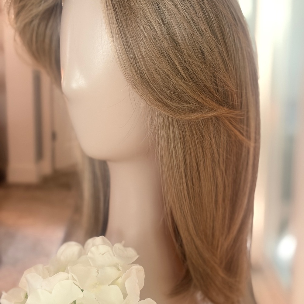 Custom-made Women's Wig / new worn once fit 17.5 to 24 in circumference.